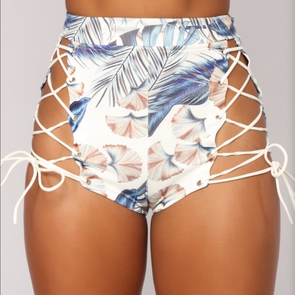 Never worn! Lexi Tropical Lace Up Shorts - Picture 4 of 5